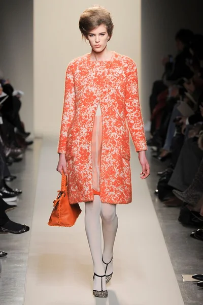 Look 10